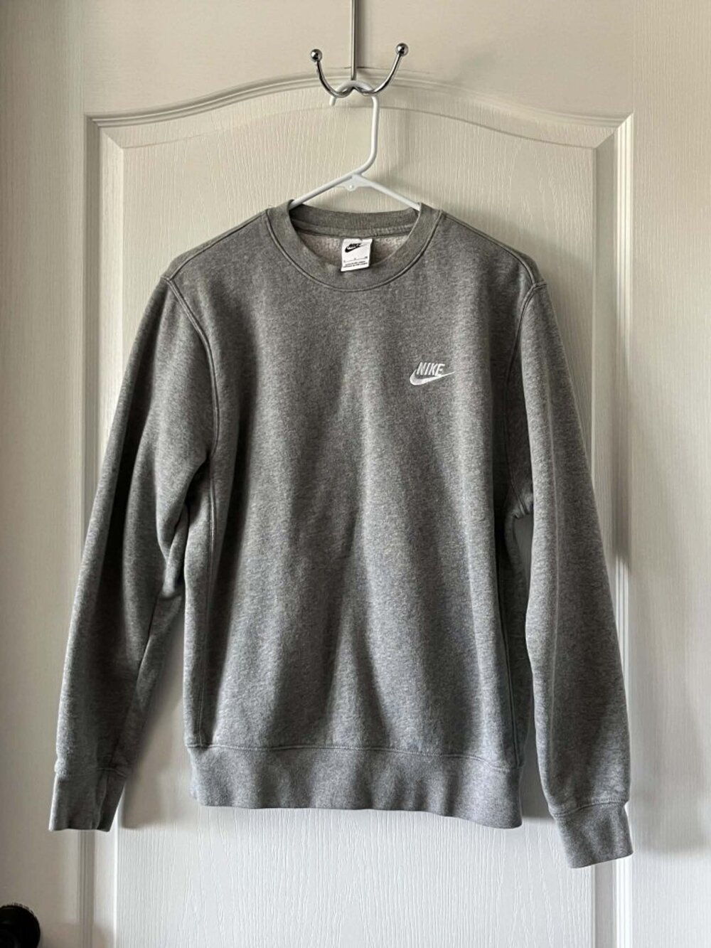 Nike Men's Grey Heather Club Fleece Crewneck Sweatshirt size Small